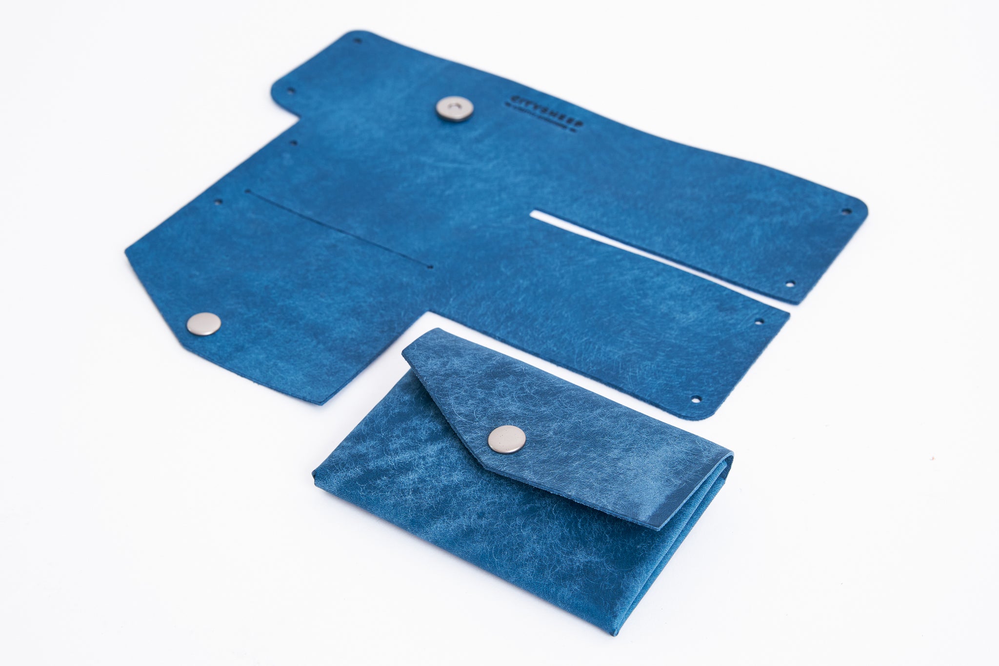 Small Leather wallet for women stitchless minimalist design