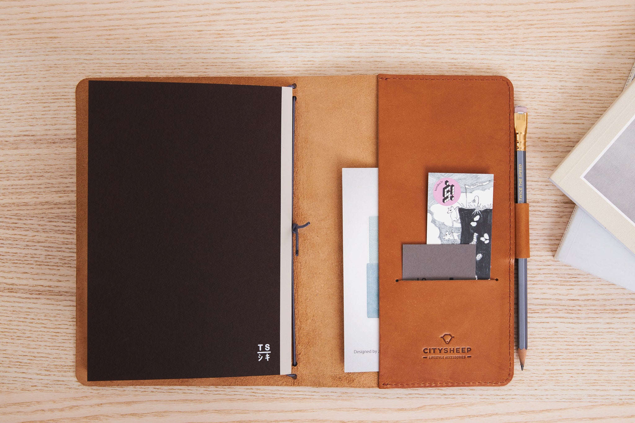 Traveler's Journal leather with bound. Luxury Italian vegetable tanned leather, crafted by CITYSHEEP