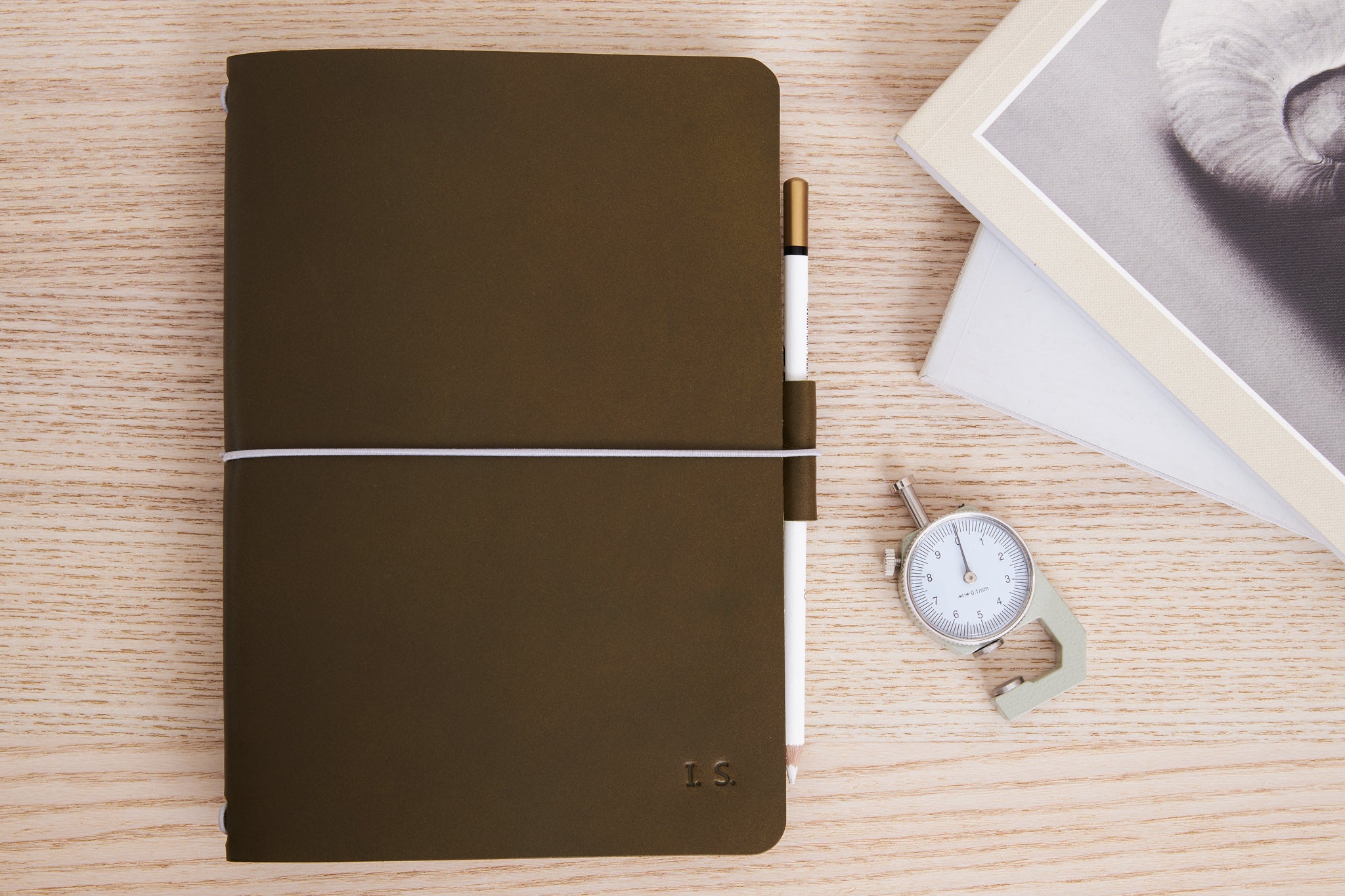Journal for Travelling made rom Italian vegetable tanned leather. Can be personalized.