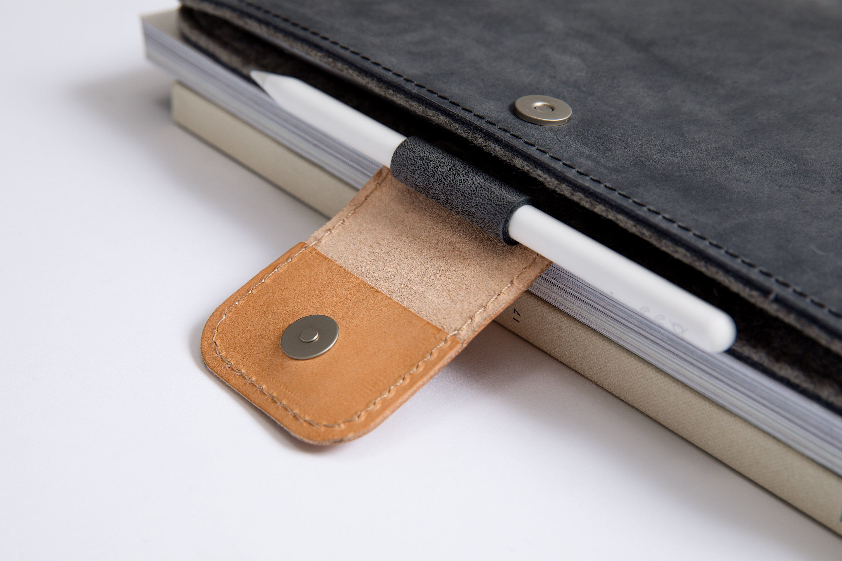 Protective Leather Remarkable case with pen holder in grey leather.