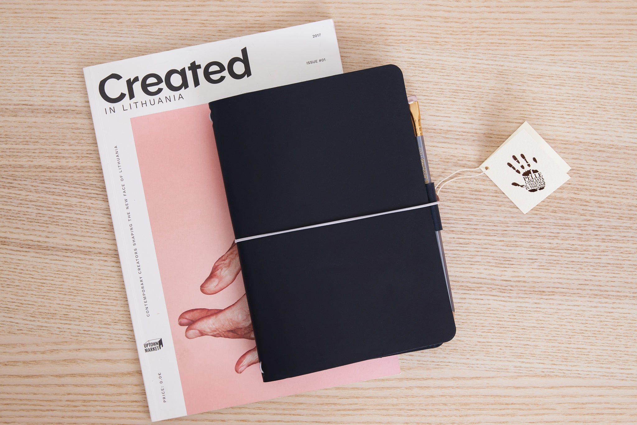 Leather travel journal handcrafted from Italian vegetable tanned leather. Deep Blue color.