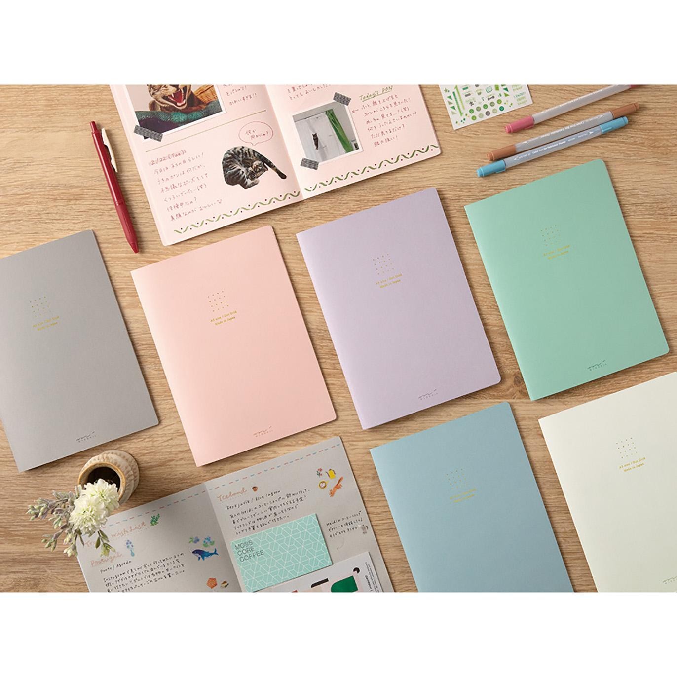 Midori Notebook A5 Color Dot Grid White