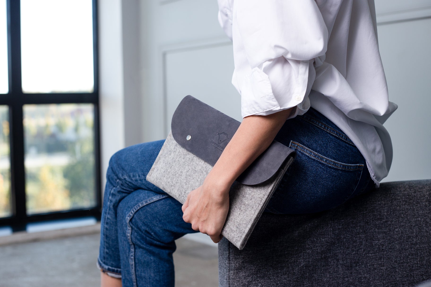 Remarkable Paper Pro case with closure. Minimalist design, handcrafted, grey colour.