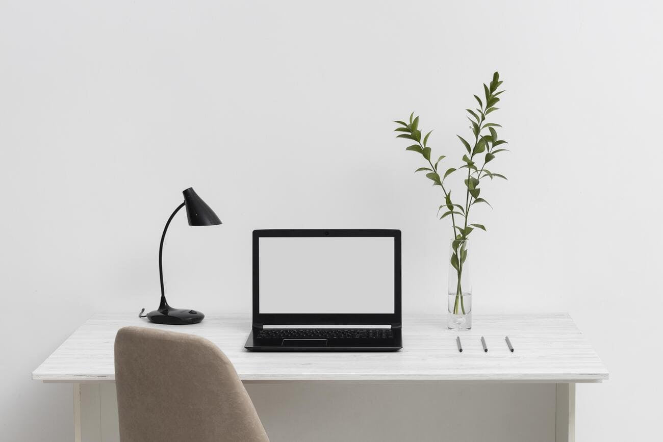 Minimalist Desk Setup: Ideas, Accessories & Tips for Every Budget
