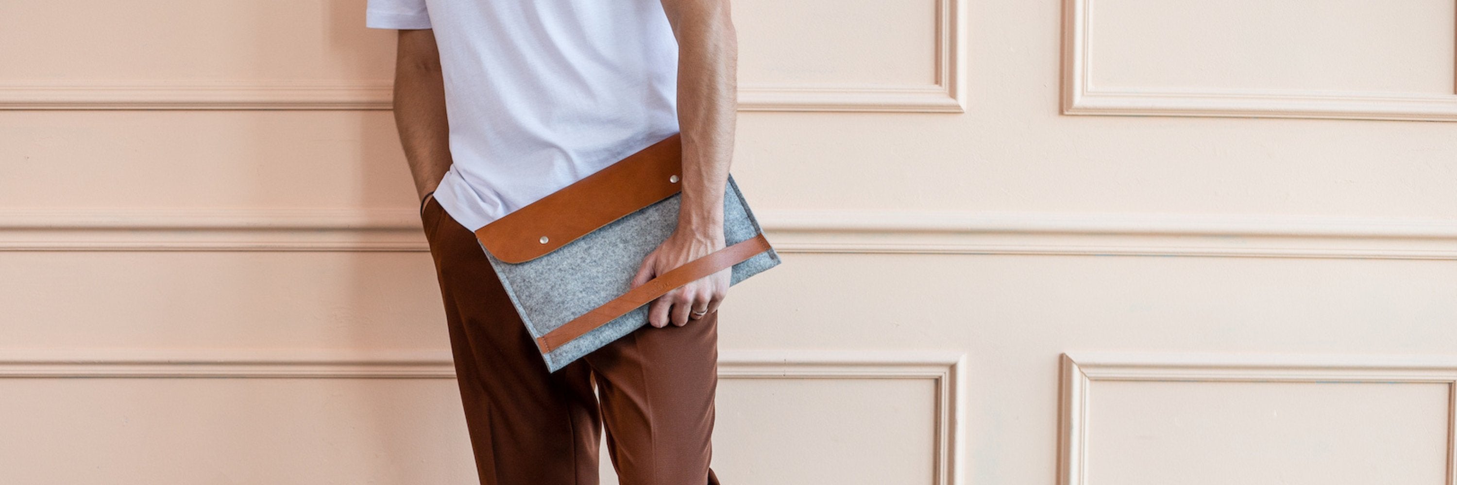 【貴重】MacBook Pro 16-inch Leather Sleeve