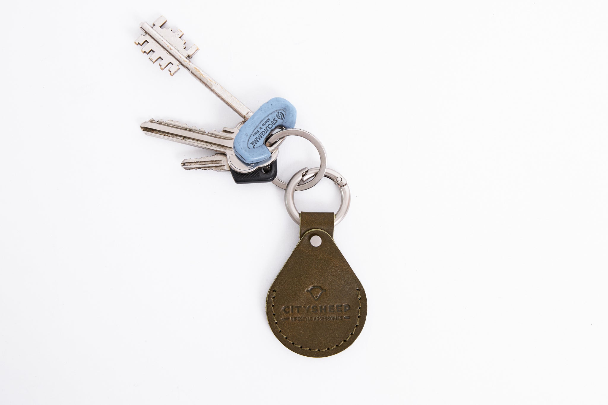 Minimalist leather AirTag key holder Handcrafted