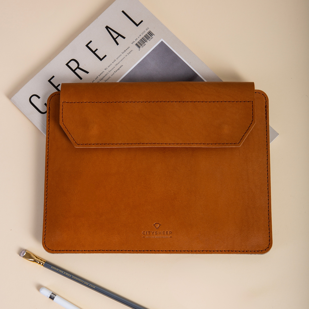 Leather iPad Case with Apple Pencil Holder KEEP IT SNUG Xtra/ Vegetable Tanned