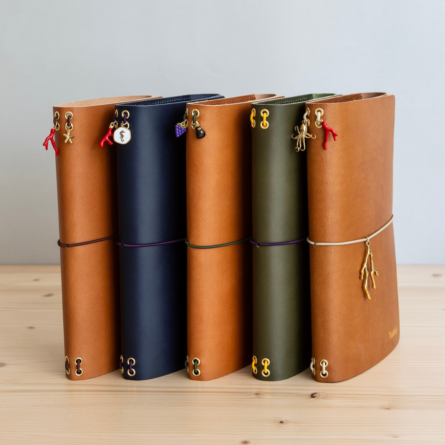 Trifold Leather Journal Cover: Your Stylish Adventure Diaries