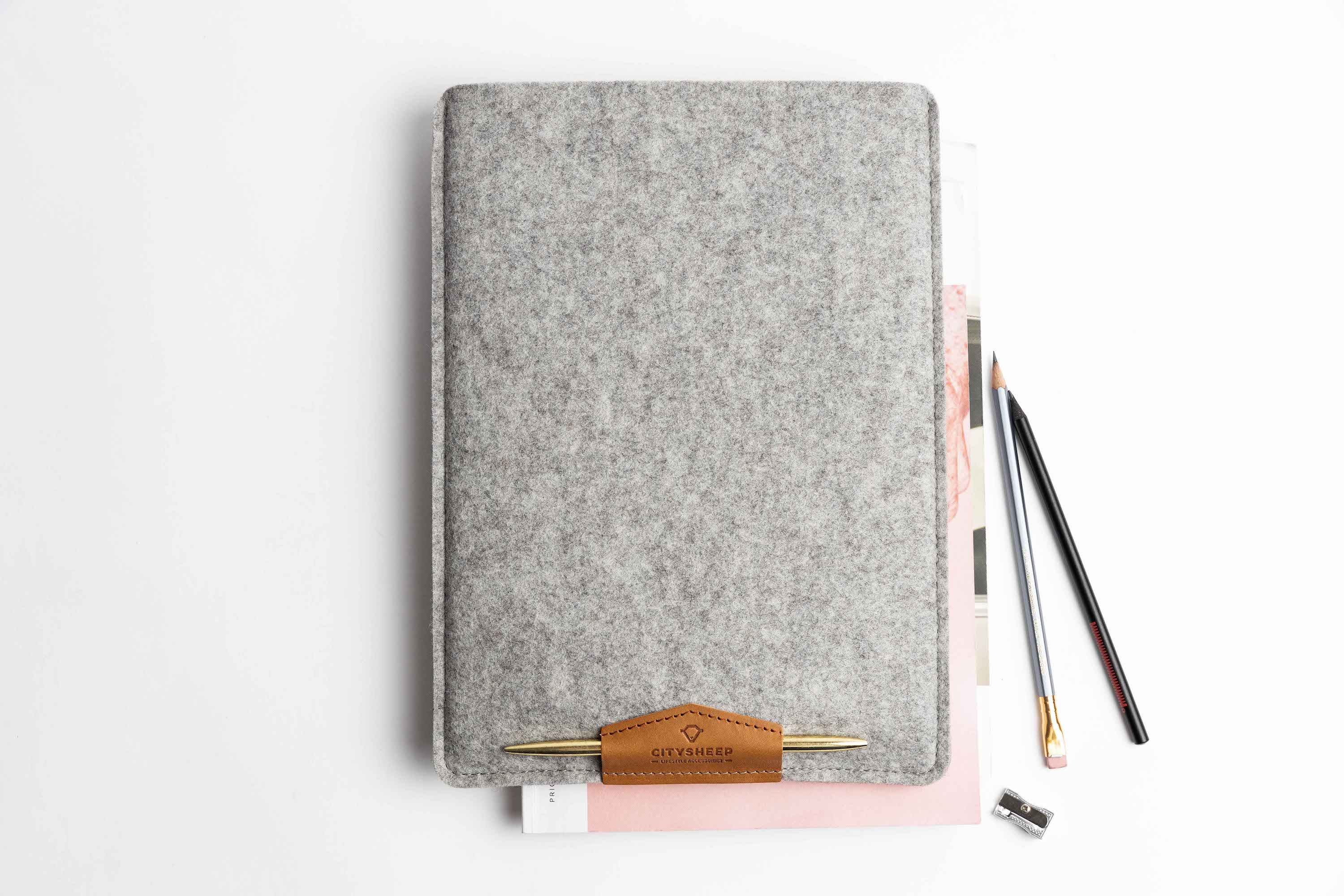 COMFY MacBook Case/ Light grey felt & Vegetable tanned leather/