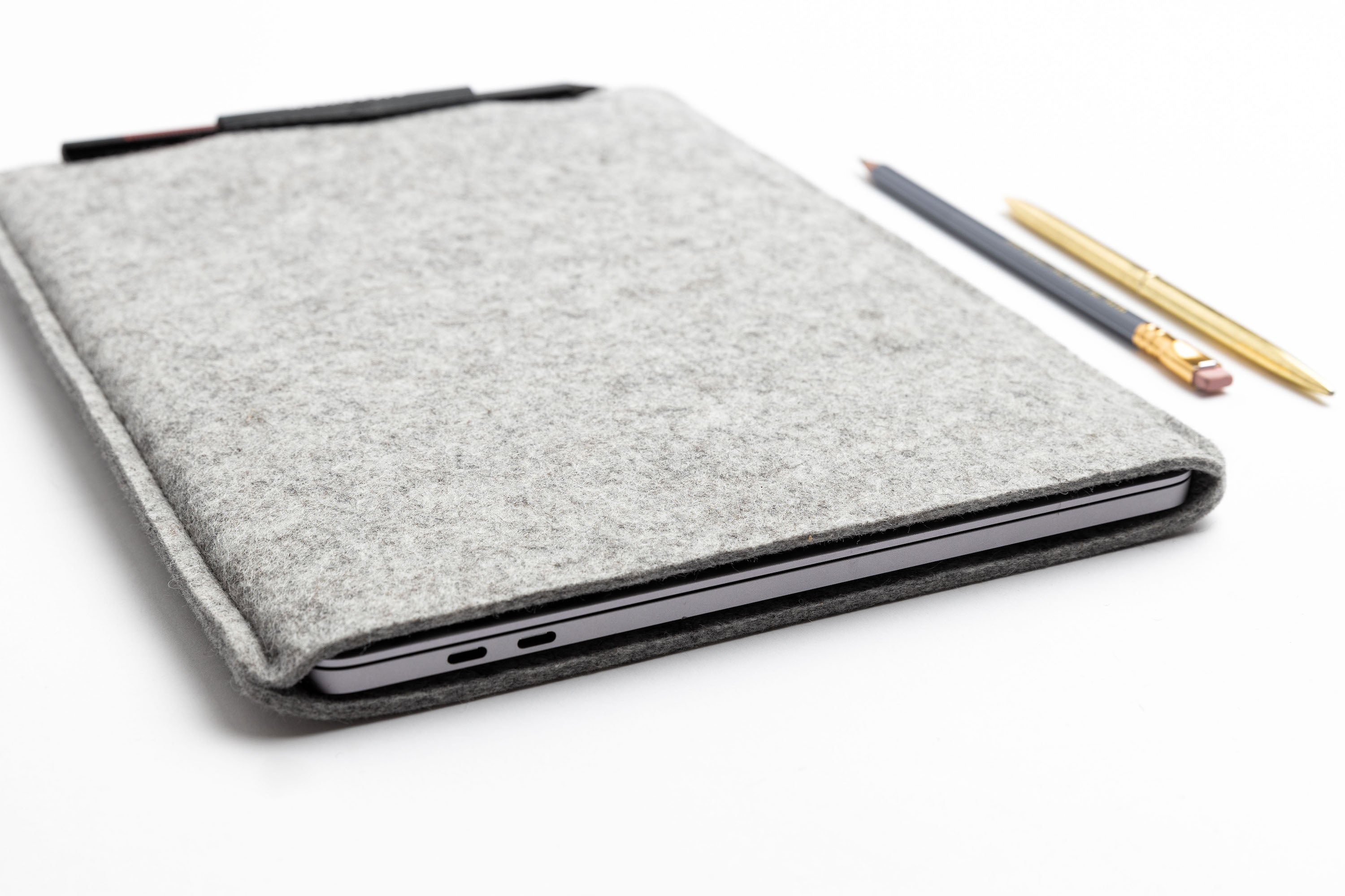 COMFY MacBook Case/ Light grey felt & Black leather/