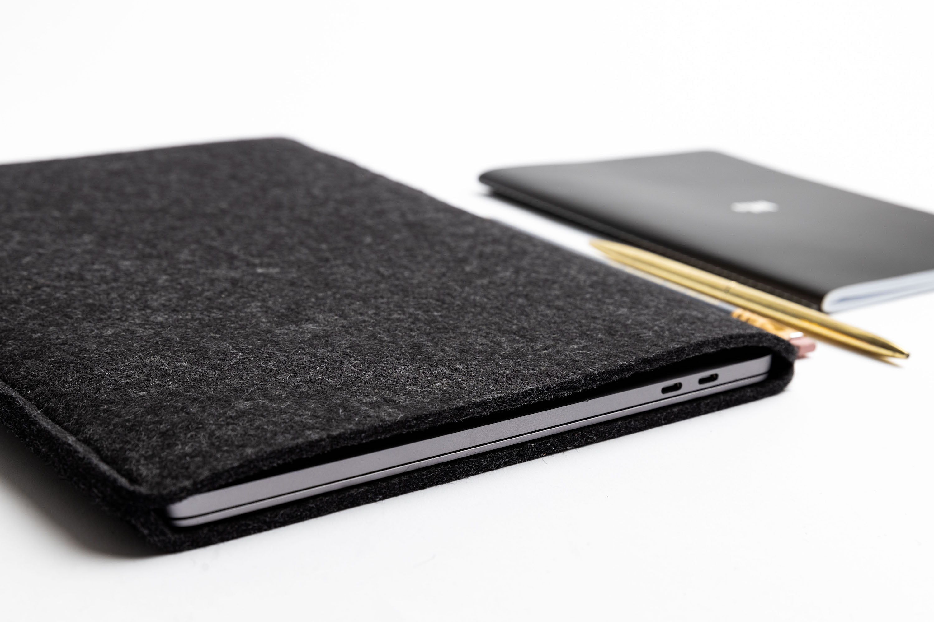 COMFY MacBook Case/ Dark grey felt & Brown leather/