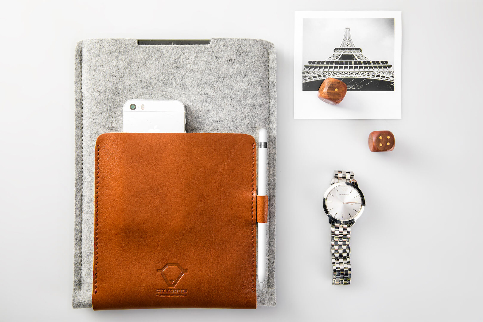 iPad Sleeve handmade from merino wool felt and vegetable tanned leather. Slim, lightweight.