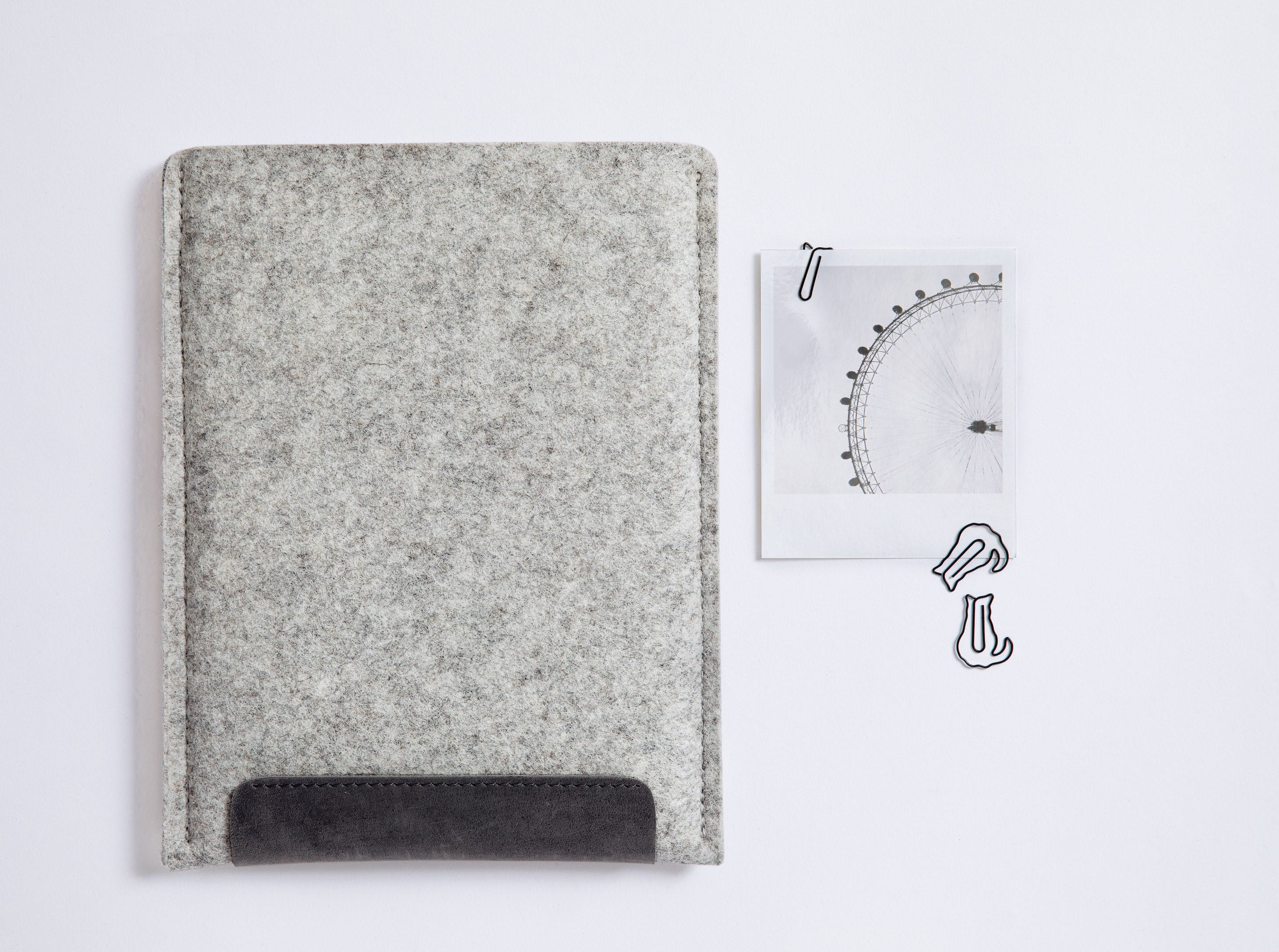 iPad wool felt sleeve for top protection and style. 