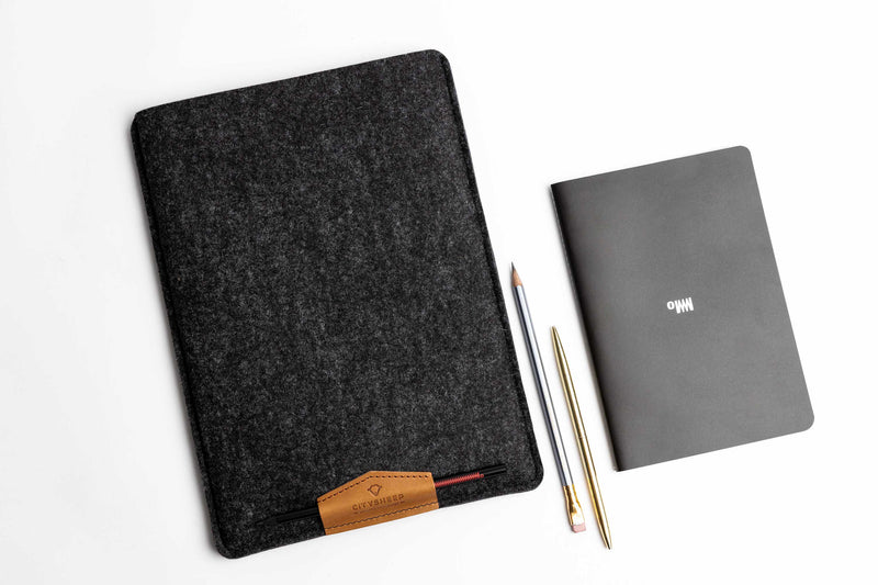 COMFY MacBook Case/ Dark grey felt & Vegetable tanned leather/